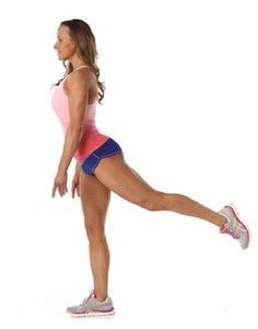 Одно из лучших упражнений для ягодиц - отведение ноги назад.
